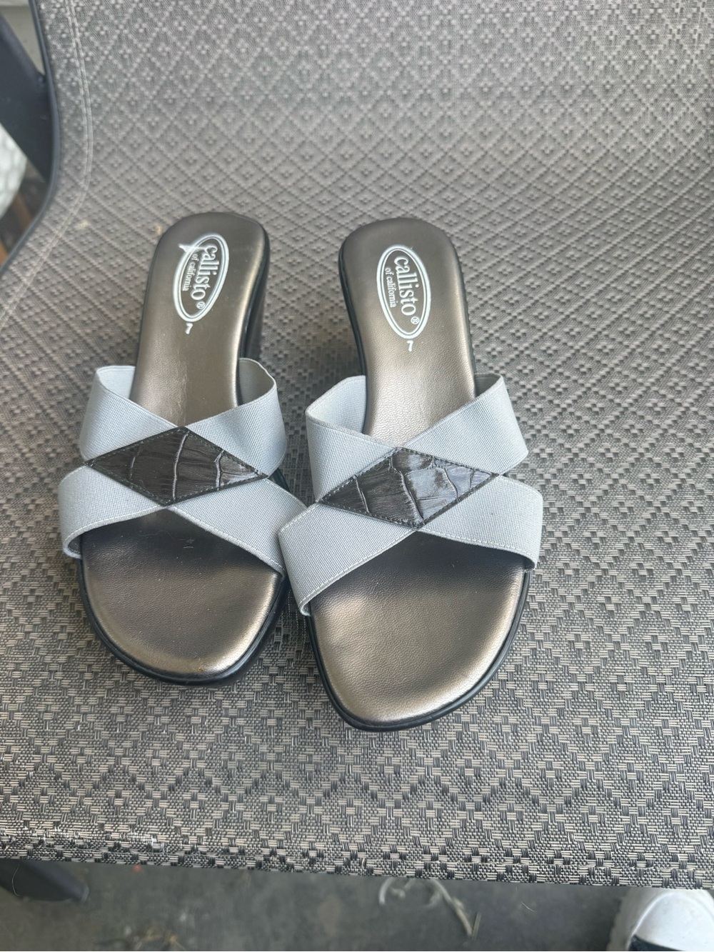 Callisto Women’s Light Gray Crisscross Slide Sandals